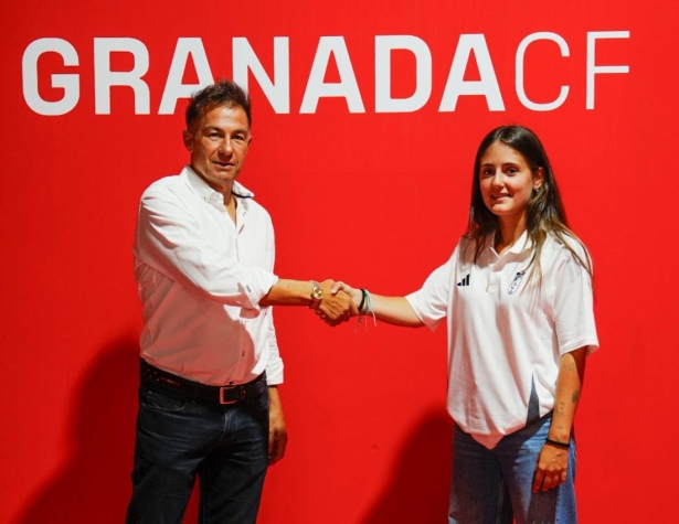 Clara, nuevo refuerzo para el Granada femenino (GRANADA CF) Clara, nuevo refuerzo para el Granada femenino (GRANADA CF)