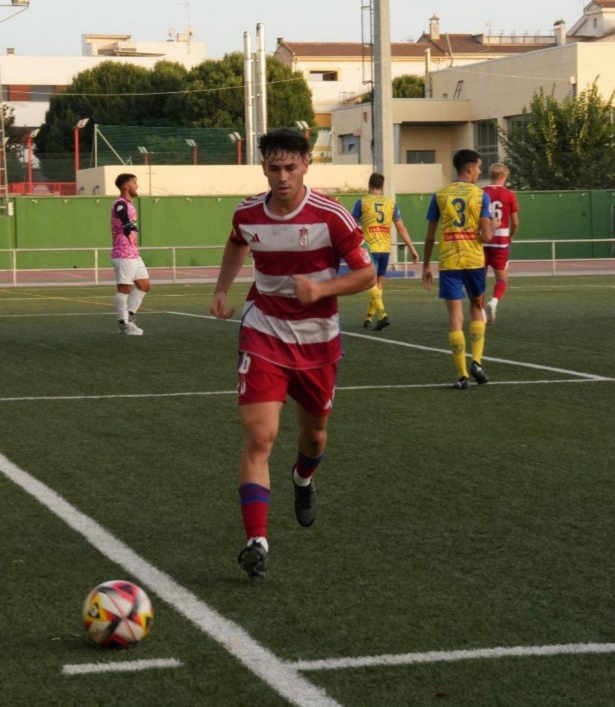 El Recreativo Granada no pasó del empate ante el Huétor Tájar (GRANADA CF)