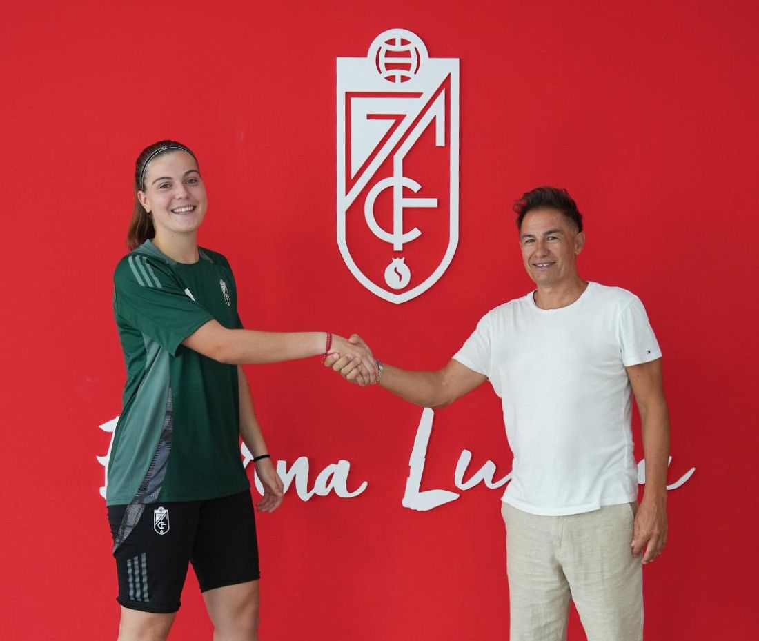 Laura ya posa como rojiblanca (GRANADA CF)