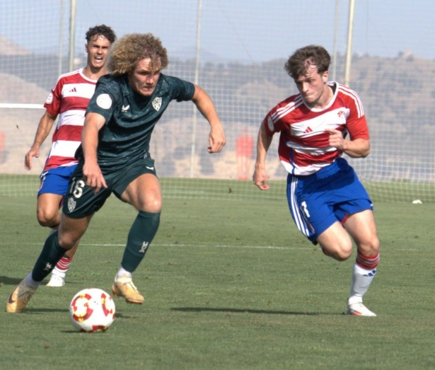 El Recre cierra la pretemporada con victoria (GRANADA CF) El Recre cierra la pretemporada con victoria (GRANADA CF)