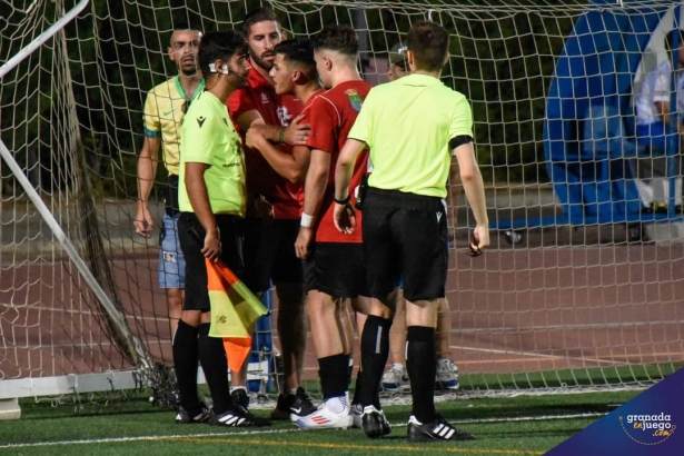 Protestas que originaron la suspensión del Santa Fe - Cúllar Vega CF (JOSÉ M. BALDOMERO)