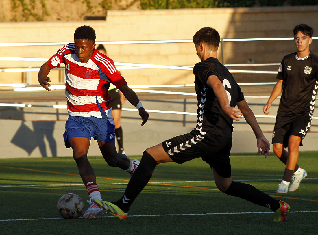 El Granada CF ha conseguido la primera victoria de la temporada (JAVIER PALMA)