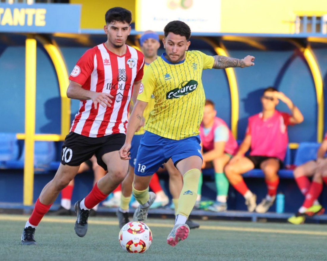 Nacho avanza con el balón (JOSÉ ANDRÉS FERNÁNDEZ)