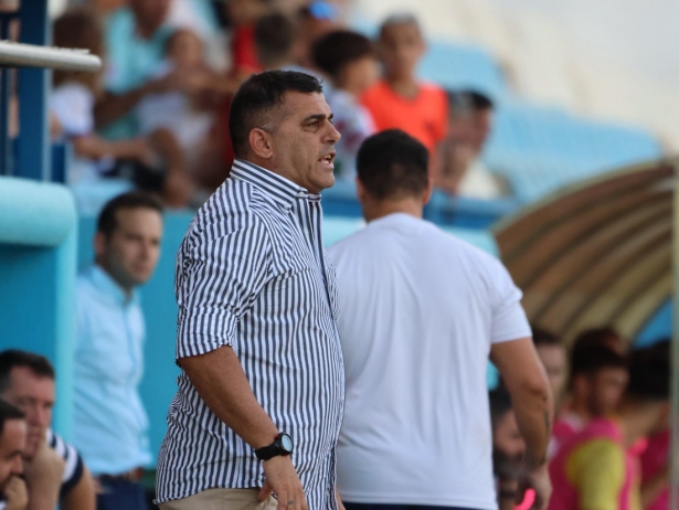 El entrenador del CF Motril, Emilio Fajardo (JOSÉ ANDRÉS FERNÁNDEZ)