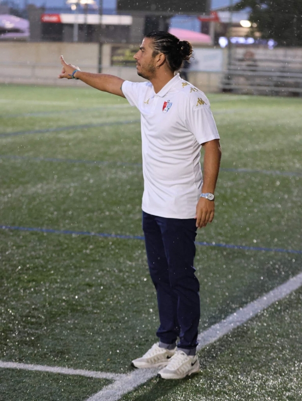 Fran Maldonado durante el partido ante el Torreperogil (JOSÉ ANDRÉS FERNÁNDEZ) 