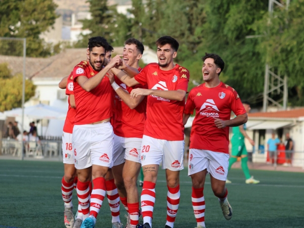 Migue Moleón celebra su gol (JOSÉ ANDRÉS FERNÁNDEZ)