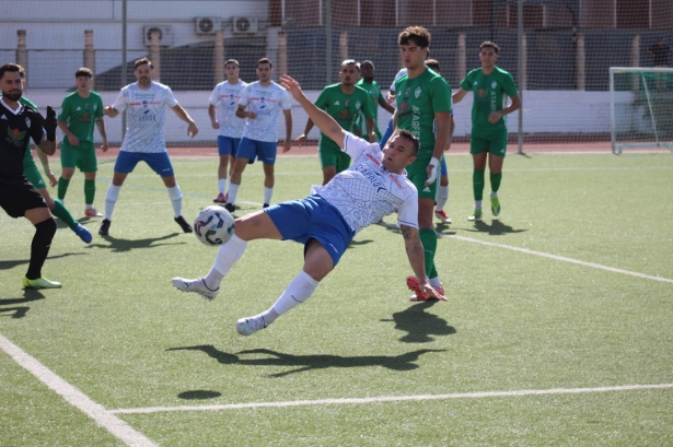 El Loja recibirá al Benagalbón (PACO CASTILLO) El Loja recibirá al Benagalbón (PACO CASTILLO)