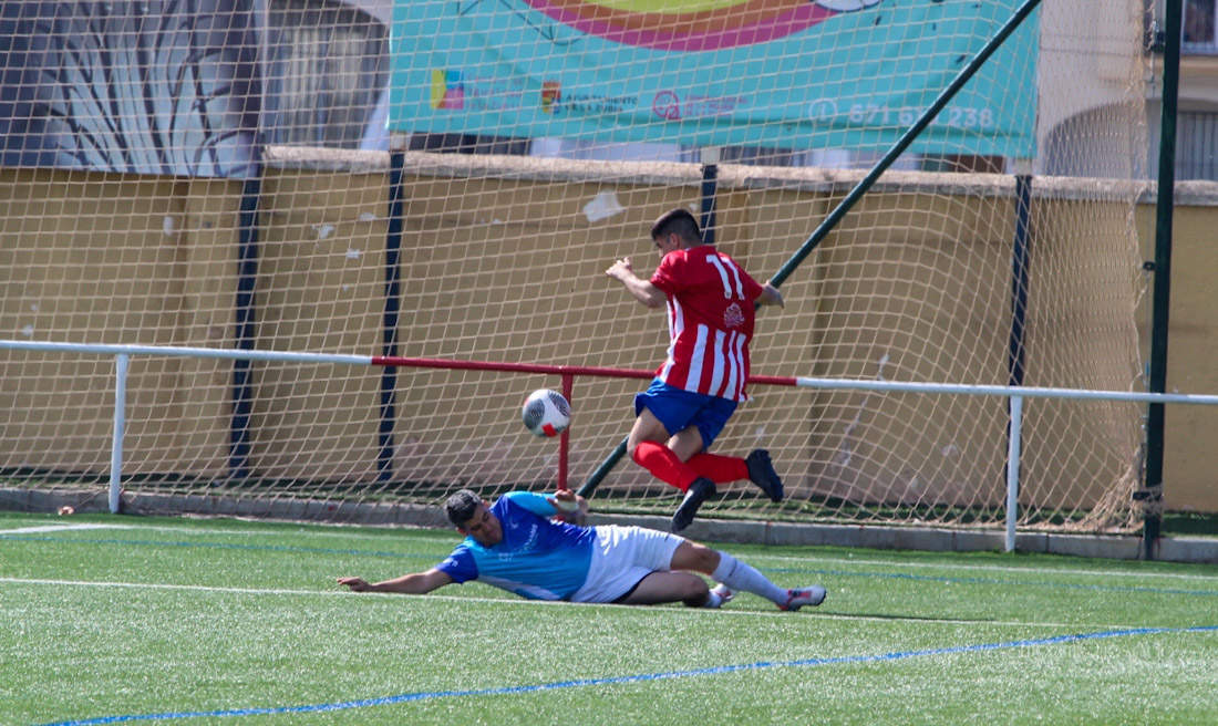Rl Atlético La Zubia derrotó al Otura (ENCARNI QUESADA)