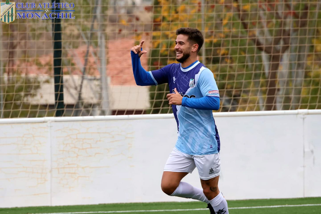 Marinetto marcó los tres goles del Atlético Monachil (MANU LÓPEZ / ATLÉTICO MONACHIL) 