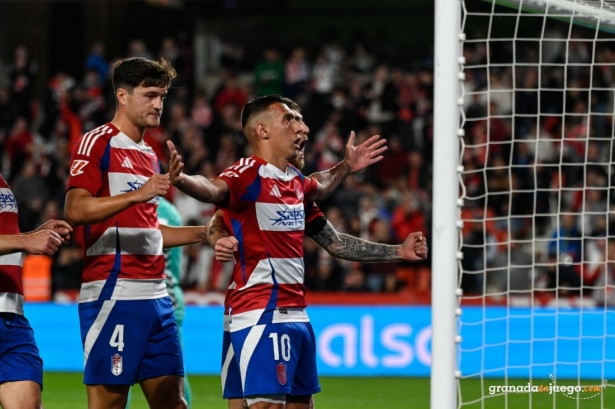 Uzuni volvió a ser determinante con dos goles (JOSÉ M. BALDOMERO) Uzuni volvió a ser determinante con dos goles (JOSÉ M. BALDOMERO)