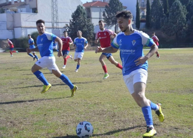 Maldonado avanza con el balón (LÁZARO) Maldonado avanza con el balón (LÁZARO)