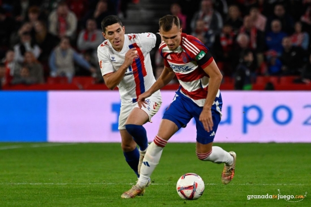El Granada quiere dar un golpe de autoridad ante el Sporting (JOSÉ M. BALDOMERO) El Granada quiere dar un golpe de autoridad ante el Sporting (JOSÉ M. BALDOMERO)