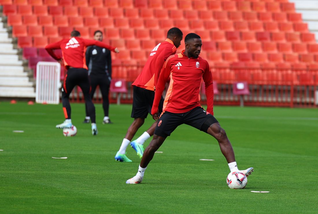 Hongla, al iguala que Uzuni, ya han entrenado con el grupo (J. AZCOYTIA)