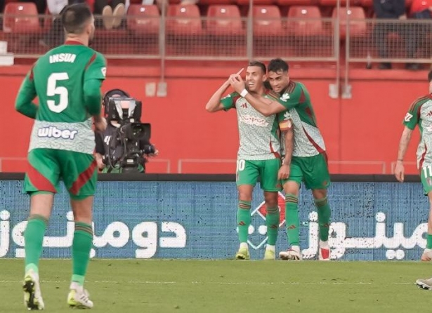 Uzuni fue el autor del único tanto del Granada (LALIGA) Uzuni fue el autor del único tanto del Granada (LALIGA)