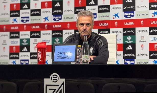 Escribá en la rueda de prensa previa al encuentro ante el Racing Club (J. AZCOYTIA) Escribá en la rueda de prensa previa al encuentro ante el Racing Club (J. AZCOYTIA)