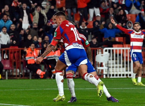 Uzuni volvió a brillar con tres goles (JOSÉ M. BALDOMERO) Uzuni volvió a brillar con tres goles (JOSÉ M. BALDOMERO)