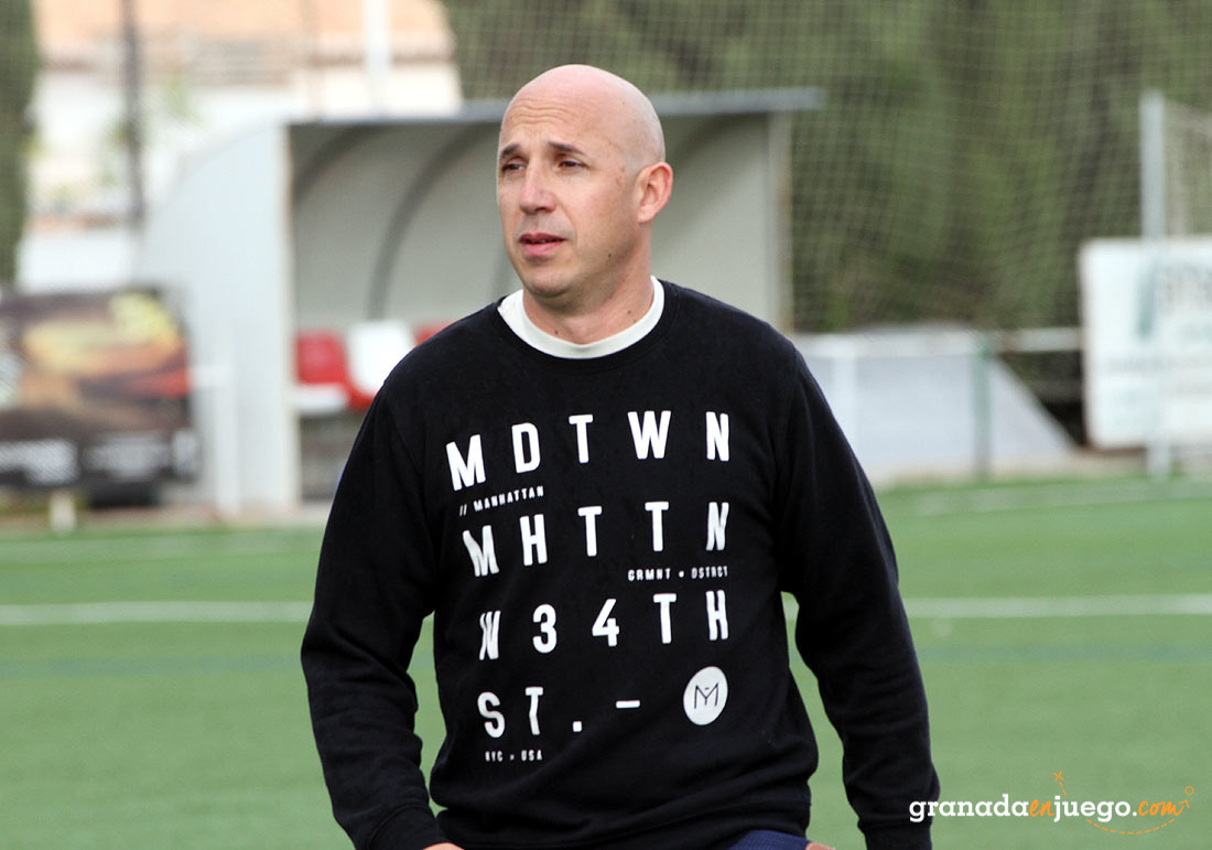 El entrenador del Cúllar Vega CF, Óscar Gómez (J. PALMA)