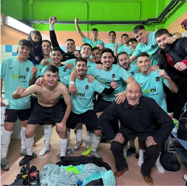 El Cúllar Vega celebra su triunfo ante el Vandalia (CULLAR VEGA CD) El Cúllar Vega celebra su triunfo ante el Vandalia (CULLAR VEGA CD)