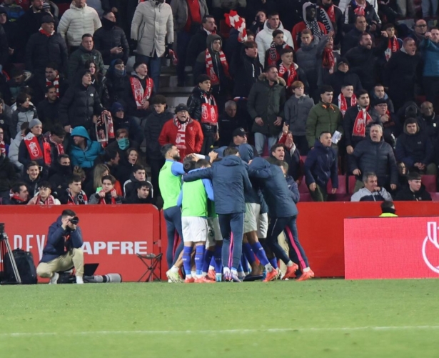 El Getafe celebró el tanto de la victoria con efusividad (JOSÉ ANDRÉS FERNÁNDEZ)
