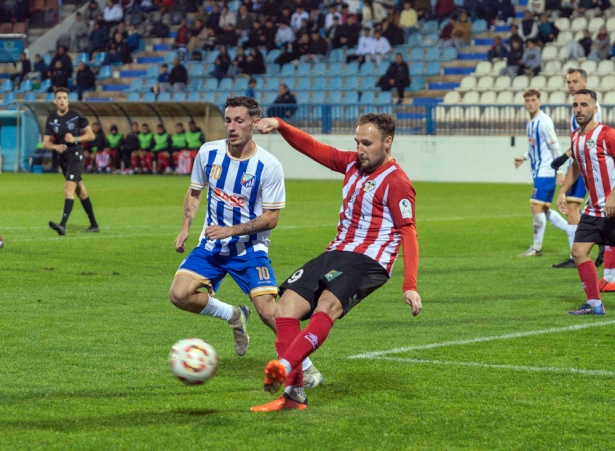 Pablo Mogollón (Atlético Porcuna) y Pablo Muñoz (CF Motril), fueron de los jugadores más destacados (SEMANARIO MUCHO DEPORTE)