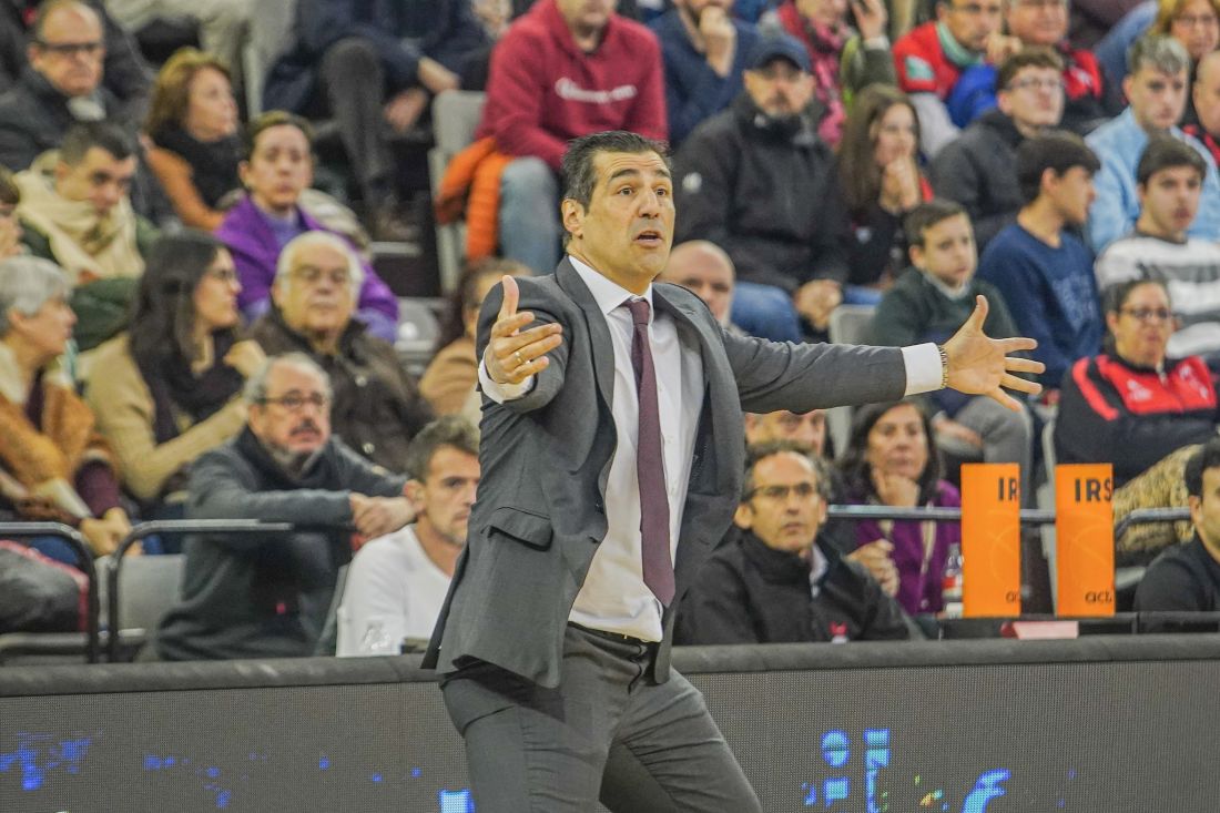 Pablo Pin gesticula en el partido ante el Real Madrid (JOSÉ VELASCO)