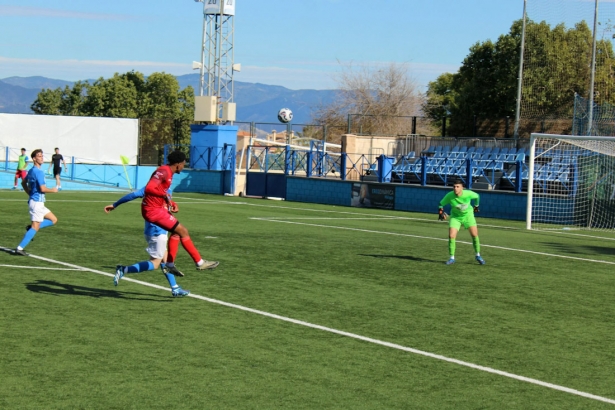 Lester marca su segundo gol, que supone el 1-3 para el Loja. FOTO: NATALIA CASTILLO Lester marca su segundo gol, que supone el 1-3 para el Loja. FOTO: NATALIA CASTILLO