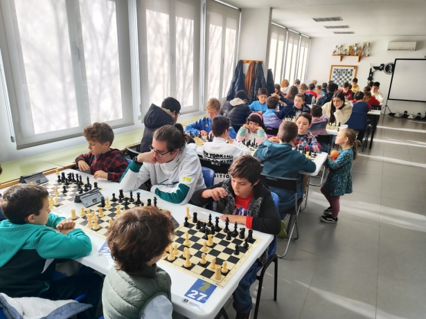 Torneo escolar de ajedrez (SANTI JURADO) Torneo escolar de ajedrez (SANTI JURADO)