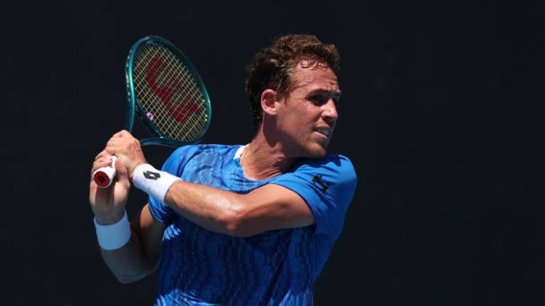 Roberto Carballes durante el aprtido (GETTY IMAGES)