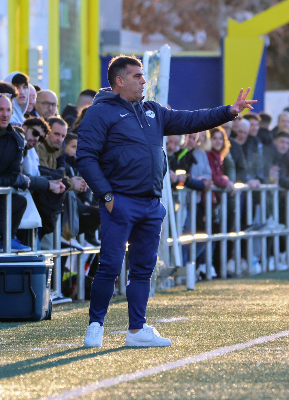 Emilio Fajardo durante el partido en el `Miguel Moranto` (JOSÉ ANDRÉS FERNÁNDEZ)