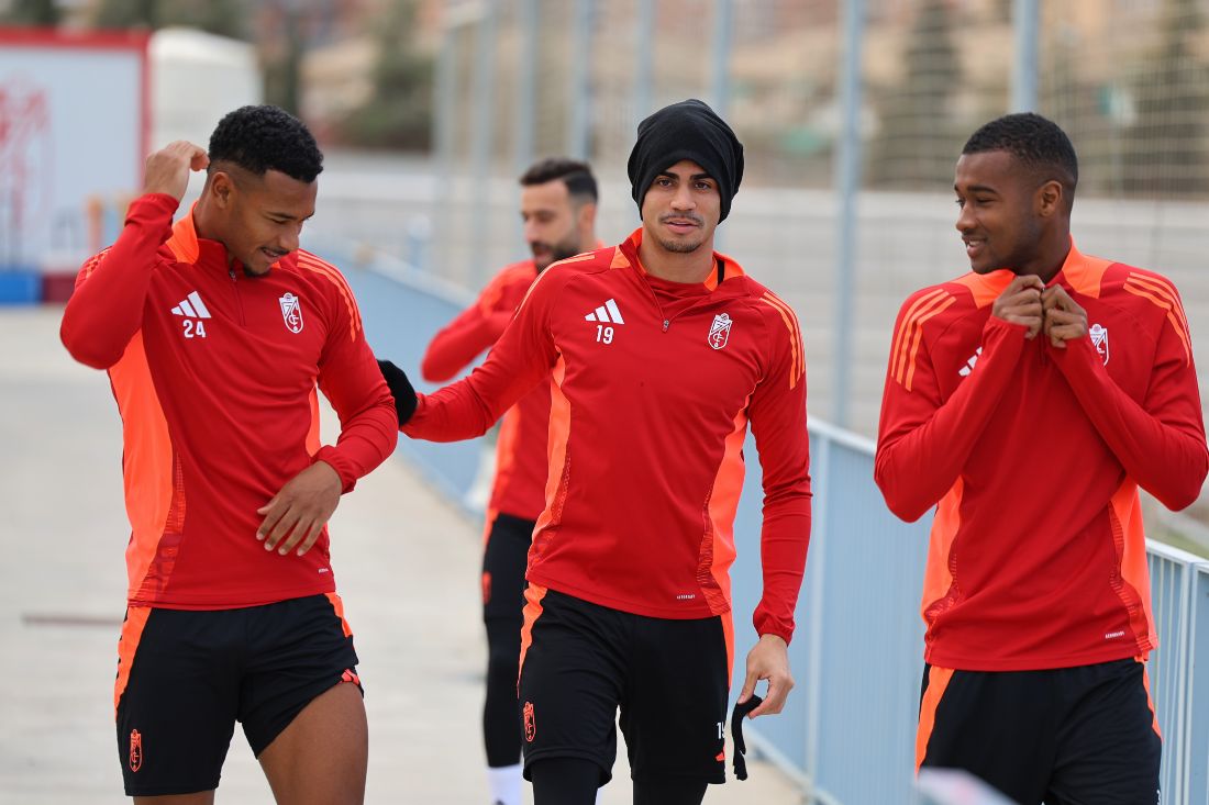 Escribá ha recuperado efectivos para el partido del domingo (J. AZCOYTIA)
