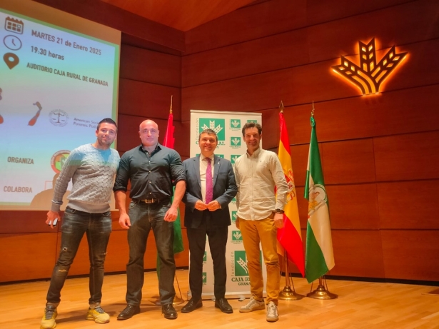 Participantes en la charla (FMG)