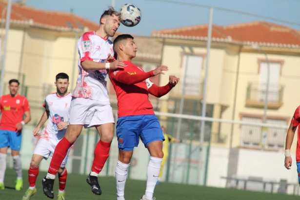 El Guadix quiere meter presión al Santa Fe (GUADIX CF)