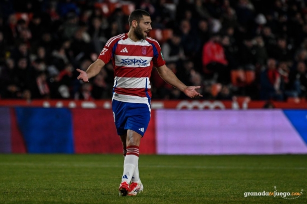 El Granada no se puede permitir más errores en su estadio (JOSÉ M. BALDOMERO) El Granada no se puede permitir más errores en su estadio (JOSÉ M. BALDOMERO)