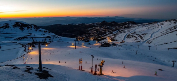 Esquí nocturno en Sierra Nevada (CETURSA) Esquí nocturno en Sierra Nevada (CETURSA)