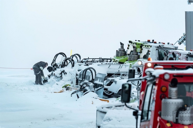 Los servicios de pistas de Sierra Nevada, especialmente los maquinistas, evaluarán el efecto real de la última nevada en la oferta esquiable. (CETURSA SIERRA NEVADA) Los servicios de pistas de Sierra Nevada, especialmente los maquinistas, evaluarán el efecto real de la última nevada en la oferta esquiable. (CETURSA SIERRA NEVADA)