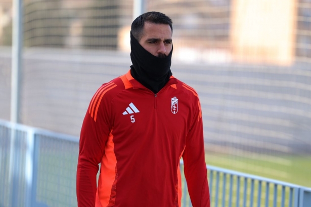 Insua se pierde el partido contra el Eldense (J. AZCOYTIA)