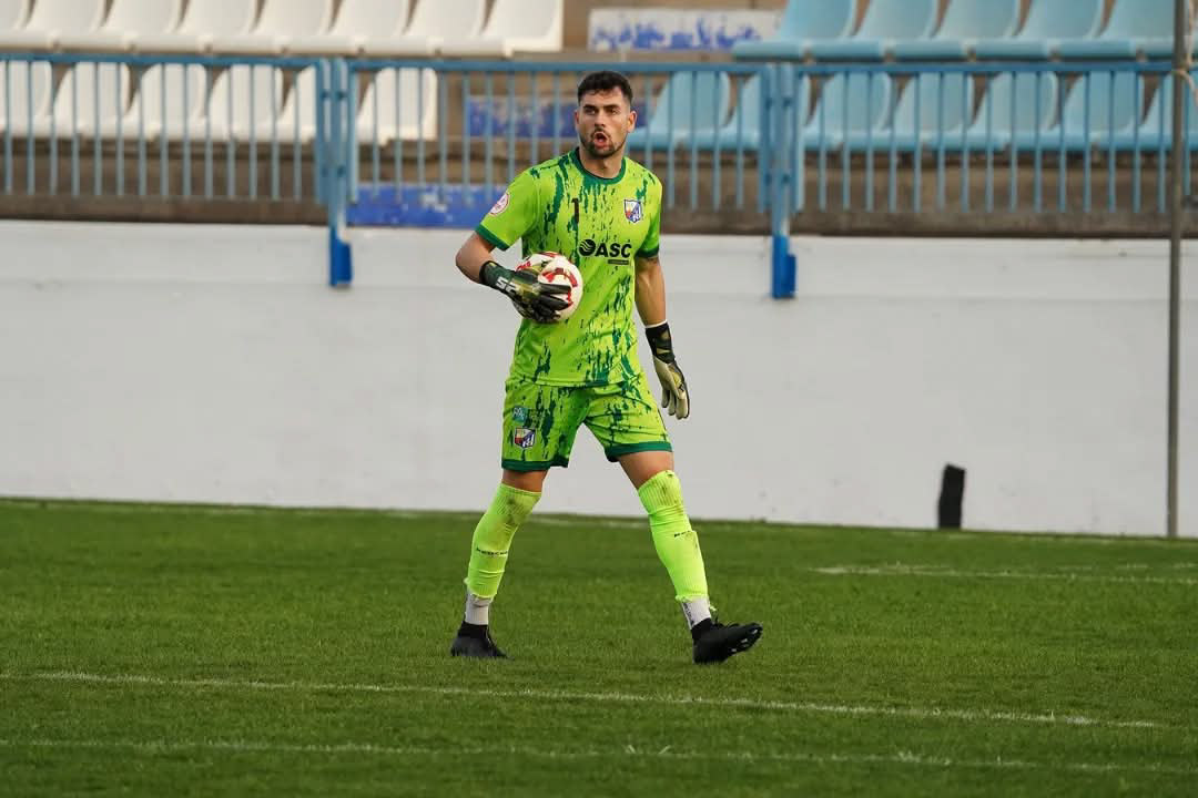 Pablo Rodríguez tuvo poco trabajo en Marbella (CF MOTRIL) 