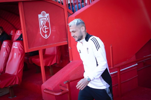 Stoichkov ha vivido su presentación como jugador del Granada (ANTONIO L. JUÁREZ)