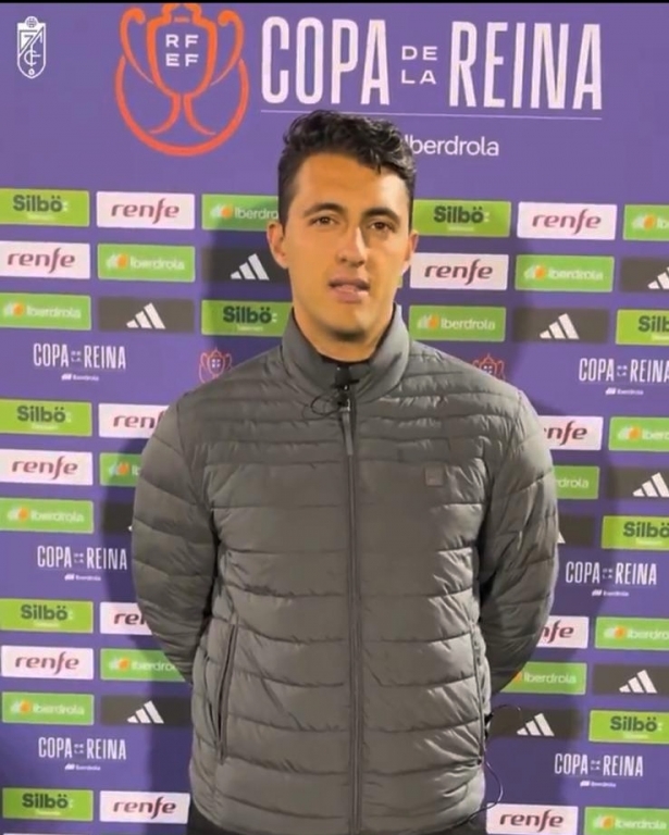 Arturo Ruiz ha felicitado a sus jugadoras (GRANADA CF) Arturo Ruiz ha felicitado a sus jugadoras (GRANADA CF)