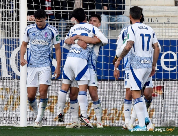 Los jugadores del Granada en la celebracion del tanto de Lucas Boyé (LOF) Los jugadores del Granada en la celebracion del tanto de Lucas Boyé (LOF)