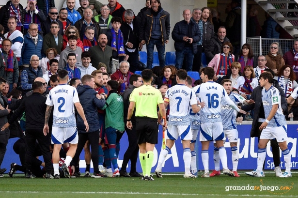 La expulsión de Ricard cambió el rumbo del partido (LOF) La expulsión de Ricard cambió el rumbo del partido (LOF)