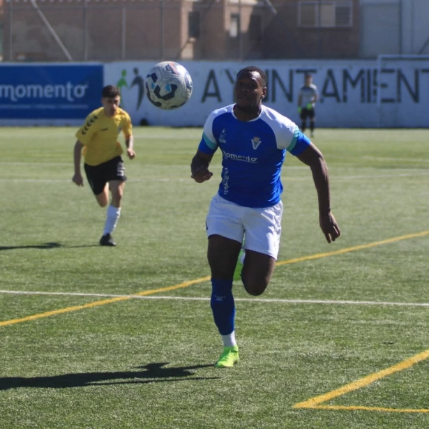 Marcley durante el partido ante el Alhaurino (IVÁN MÁRQUEZ / UD MARACENA)