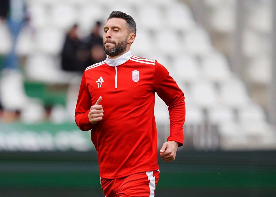 Bastón se estrena como titular (GRANADA CF)