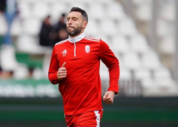 Bastón se estrena como titular (GRANADA CF)