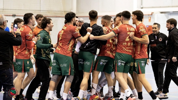 El MLG BM Ciudad de Granada celebra el triunfo (BM CIUDAD DE GRANADA)