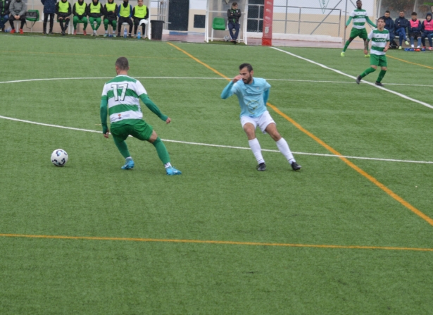 Kiko busca el balón (D. CONTRERAS) 