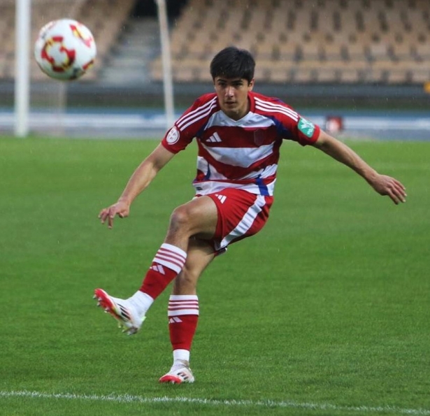 El sueño de la salvación se aleja un poco más para el Recre (GRANADA CF) El sueño de la salvación se aleja un poco más para el Recre (GRANADA CF)