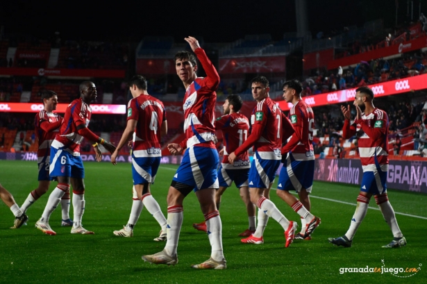 Manu Lama celebró el primer tanto de su equipo (JOSÉ M. BALDOMERO) Manu Lama celebró el primer tanto de su equipo (JOSÉ M. BALDOMERO)