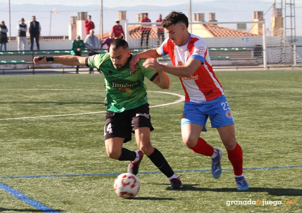 Rober Prieto durante un partido con el CD Huétor Vega (J. PALMA)