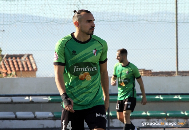 El jugador del CD Huétor Vega, Rober Prieto (J. PALMA)